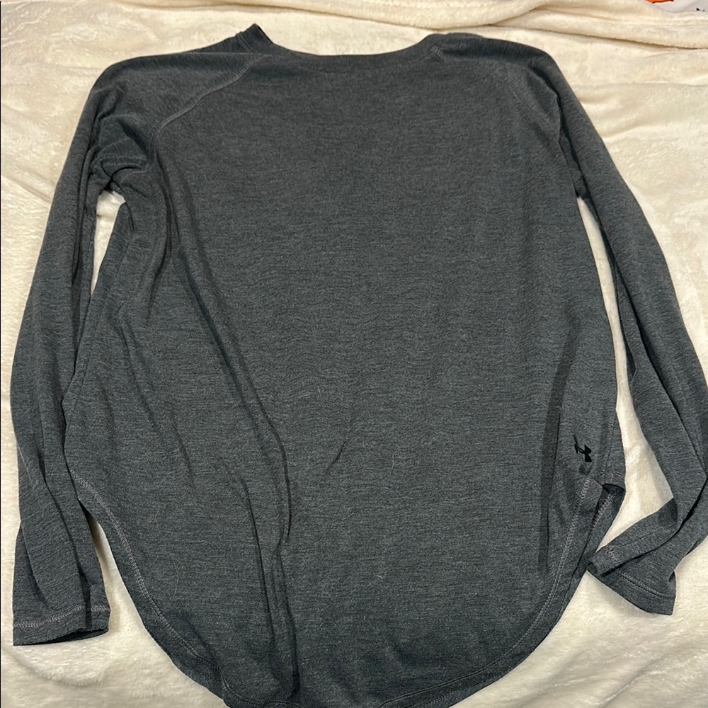 Under Armor light yoga top open cut out back VGUC